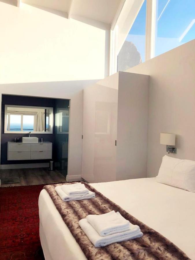 דירות קייפטאון Bright Camps Bay Loft With Stunning Views And Shared Pool מראה חיצוני תמונה